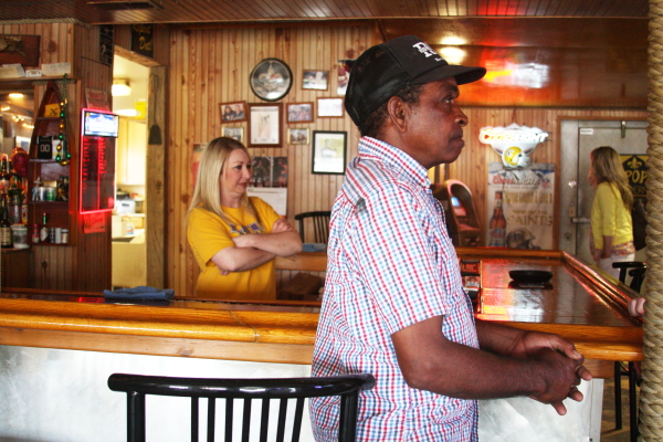 de pope tavern regulars and bartender