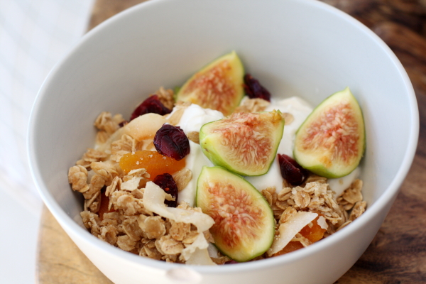 granola with greek yogurt Homemade granola